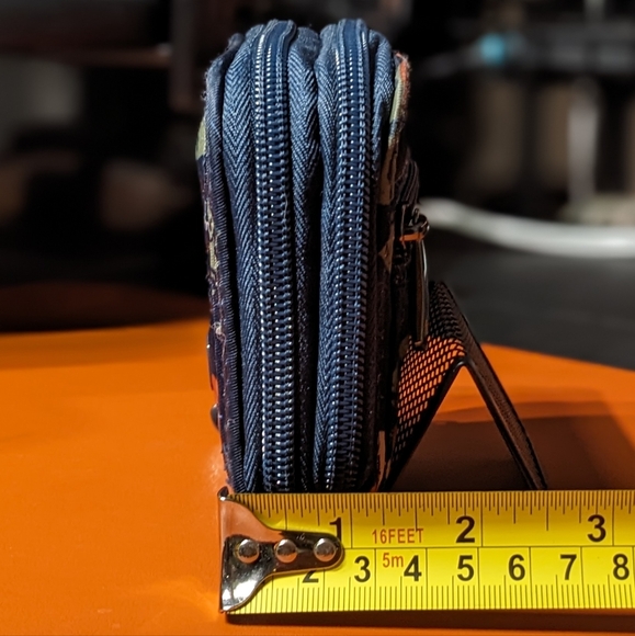 Lug Splits Compact RFID Wallet - Aloha Navy, LIKE NEW ✨DISCONTINUED!✨ - Picture 7 of 8